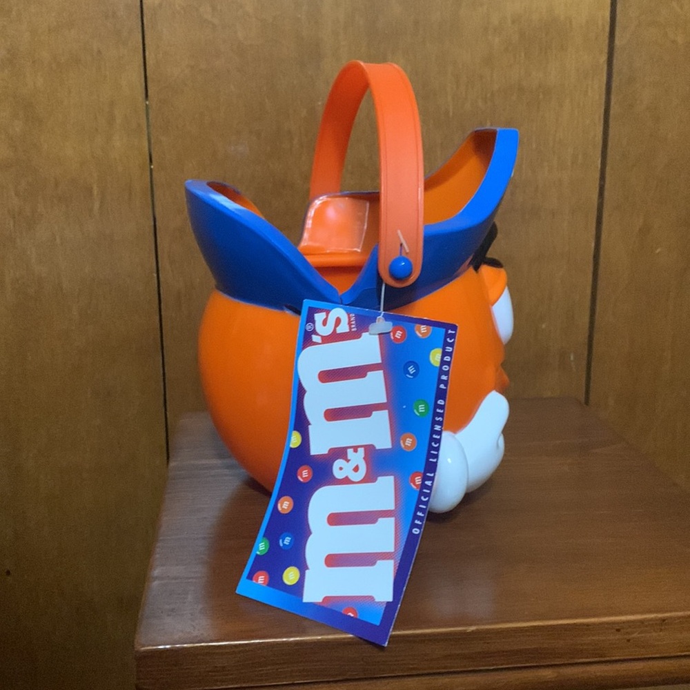 Mars~M&M Pirate Halloween Candy Bucket (1999) - Picture 6 of 9